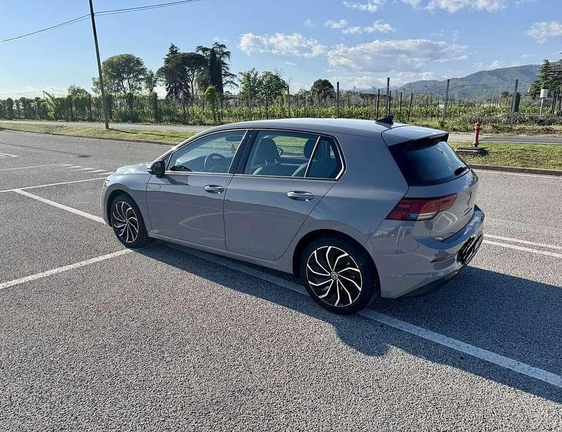 Usata VW Golf VIII Life 110 CV (80 kW) 2020 Berlina