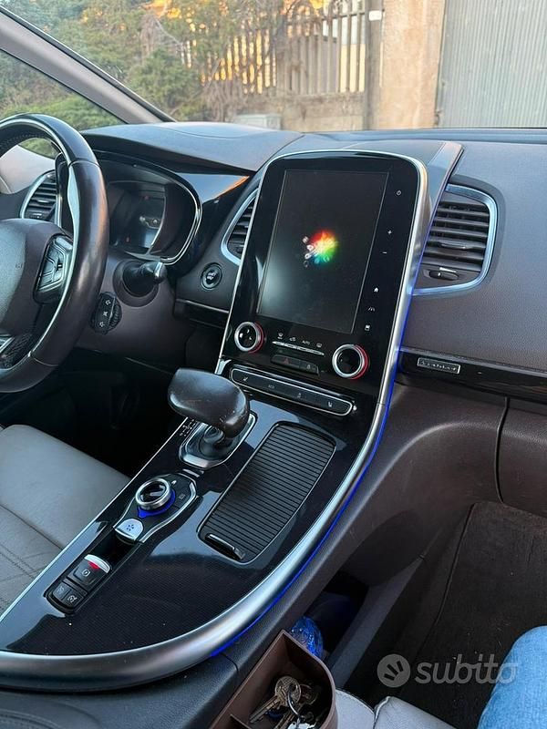 Käytetty Renault Espace Intens 160 HP (117 kW) 2018 Valkoinen Tila-auto