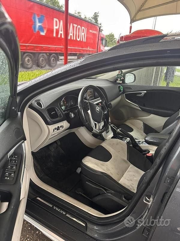 Usata Volvo V40 2013 Grigio Berlina