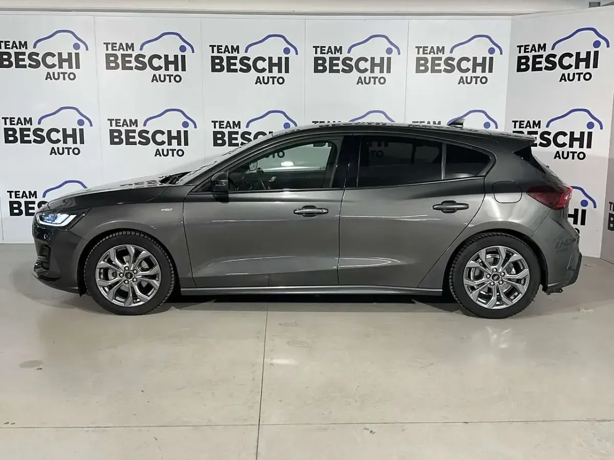 Usata Ford Focus ST-Line 116 CV (85 kW) 2023 Grigio Berlina