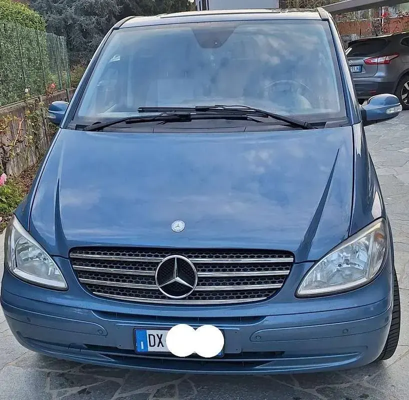 Begagnad Mercedes Viano 150 HK (110 kW) 2009 Blå Minibuss
