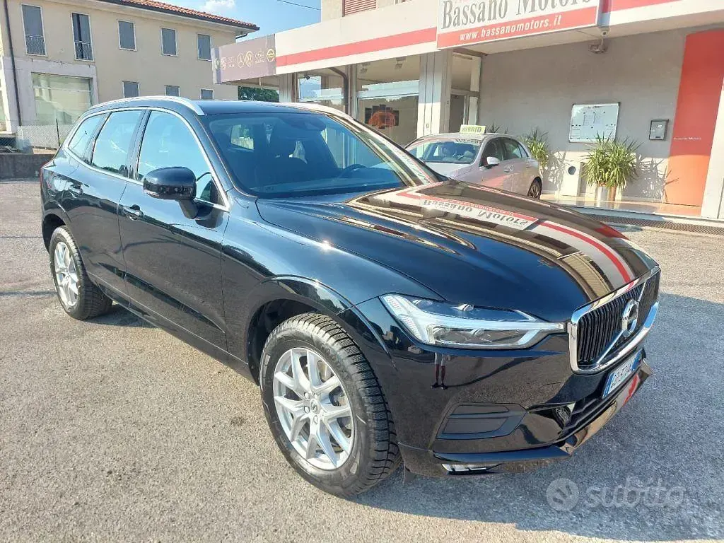 Usata Volvo XC60 Momentum 197 CV (144 kW) 2020 Nero SUV