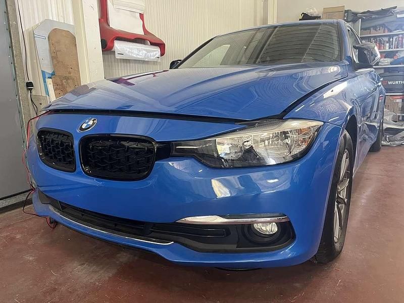 Usata BMW 318 Sport Line 150 CV (110 kW) 2016 Blu/azzurro Station wagon