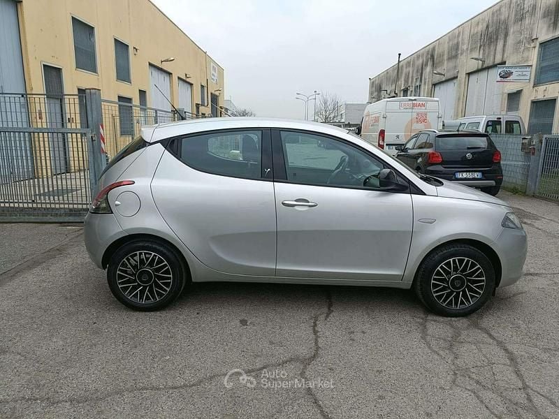 Usata Lancia Ypsilon Gold 69 CV (50 kW) 2013 Grigio Utilitaria