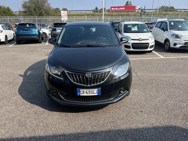 Usata Lancia Ypsilon Gold 69 CV (50 kW) 2023 Nero Utilitaria