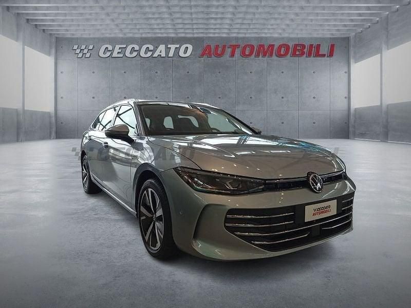 Usata VW Passat 204 CV (150 kW) 2024 Grigio Station wagon