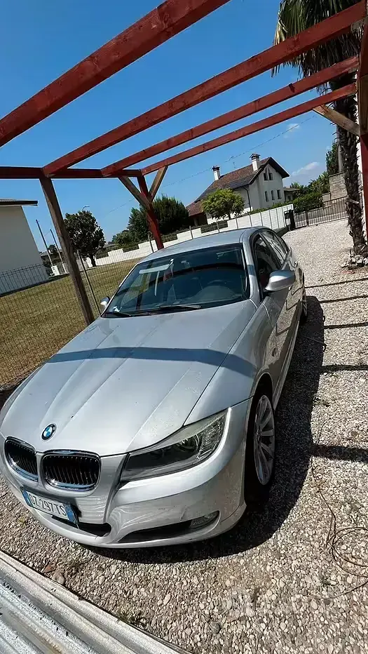 Usata BMW 318 143 CV (105 kW) 2010 Grigio Berlina