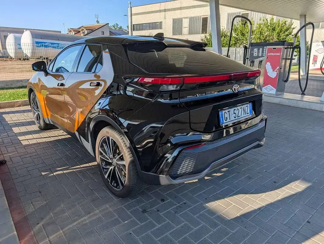 Usata Toyota C-HR Lounge 152 CV (111 kW) 2024 Arancione SUV