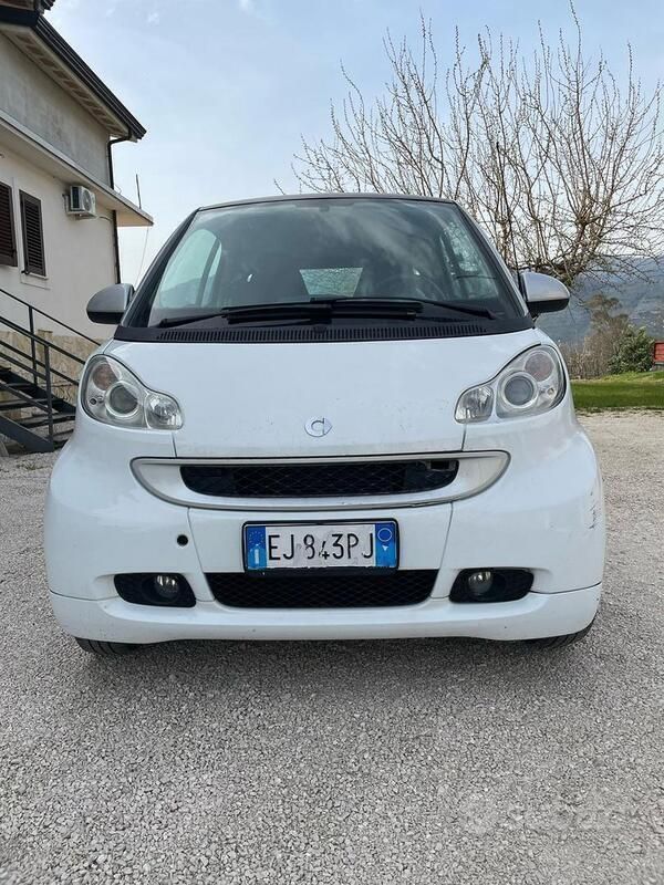 Usata 2011 Smart ForTwo Coupé Utilitaria | 5600 € (Buon prezzo) - Immagine 1/4