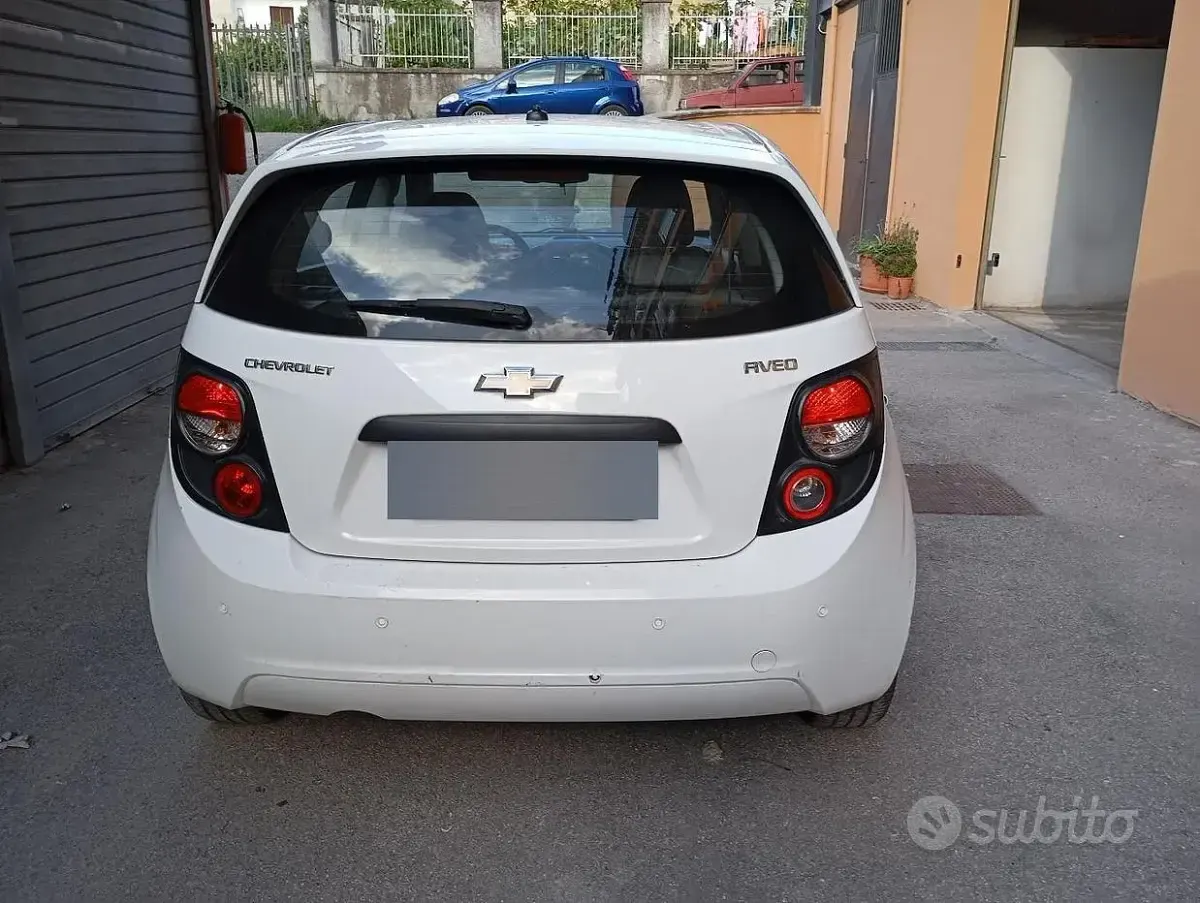 Usata Chevrolet Aveo 86 CV (63 kW) 2013 Bianco Berlina