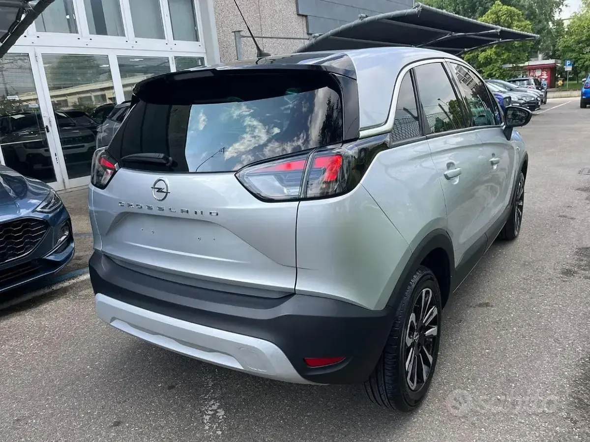 Usata Opel Crossland X Elegance 110 CV (80 kW) 2024 Argento SUV