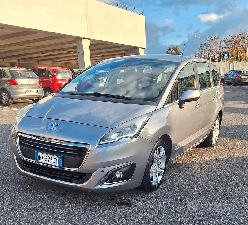 Grigio Usata 2014 Peugeot 5008 Monovolume | 5000 € (Super prezzo) - Immagine 1/4