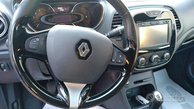 Usata Renault Captur 90 CV (66 kW) 2016 Grigio SUV