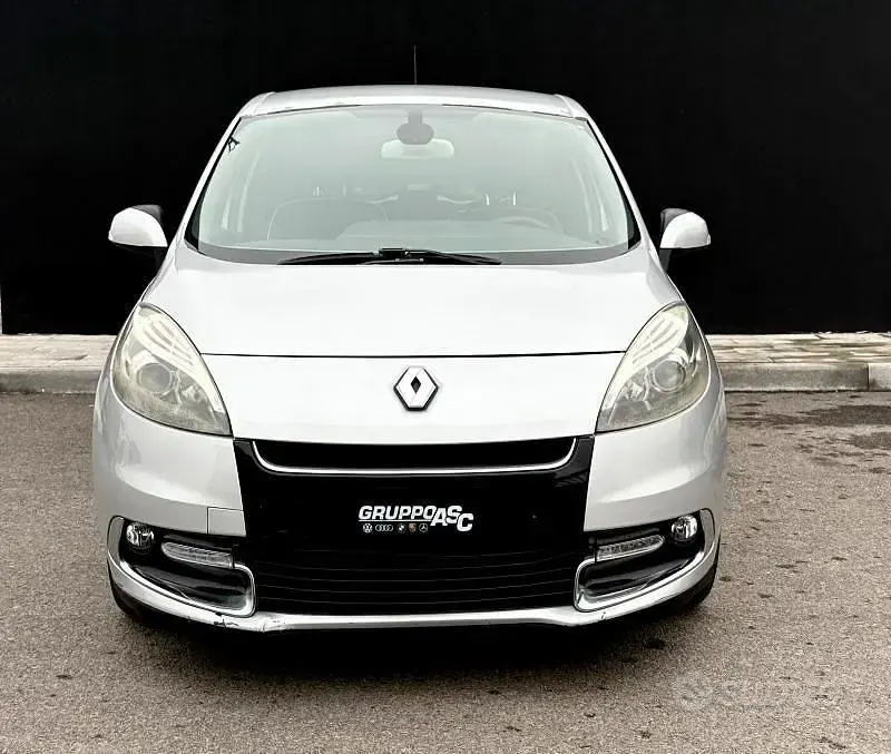 Usata Renault Scénic III 110 CV (80 kW) 2012 Grigio Monovolume