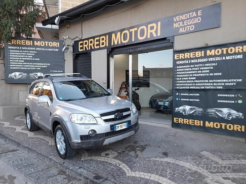 Usata Chevrolet Captiva 150 CV (110 kW) 2008 Grigio SUV