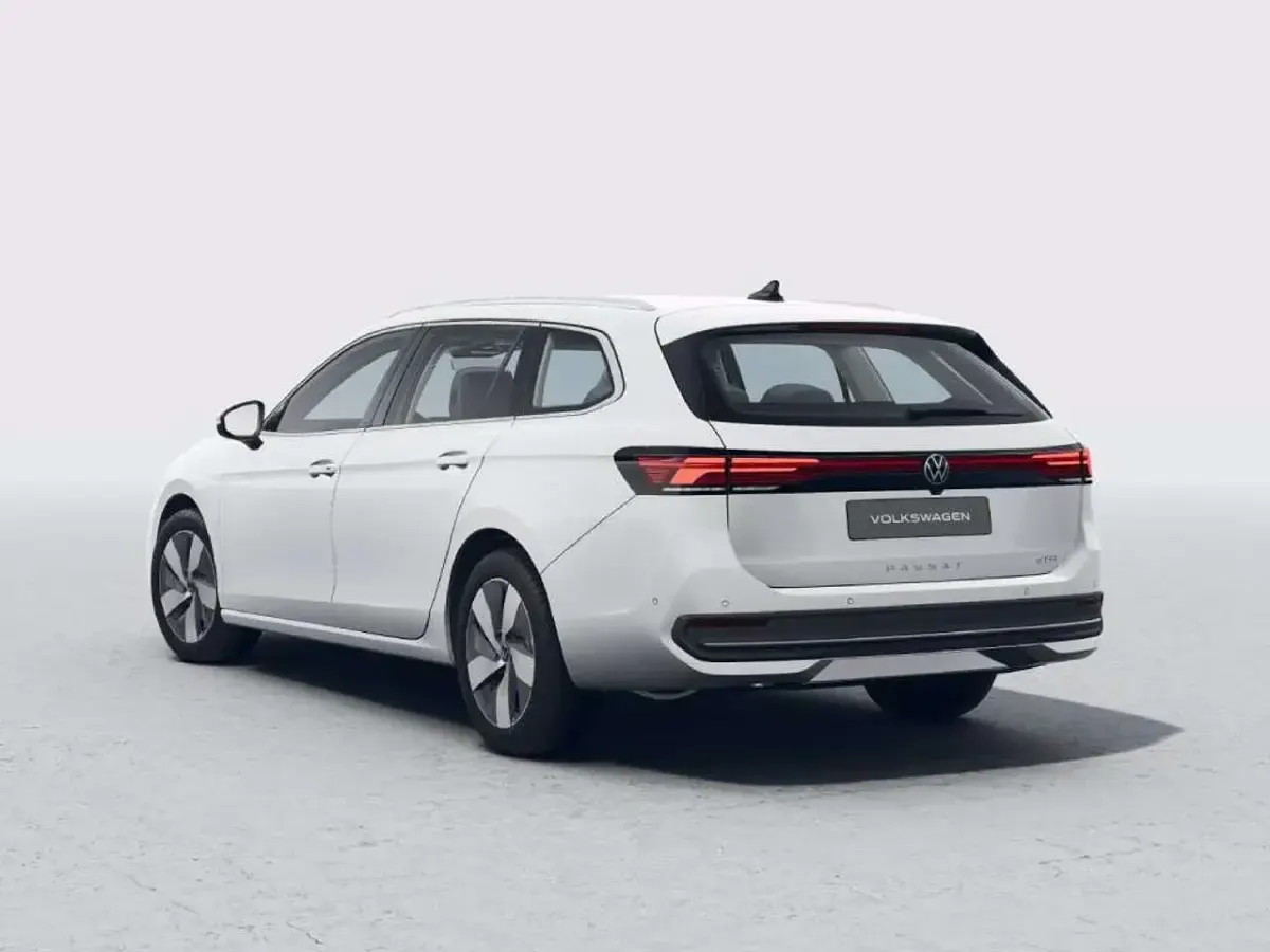 Nuova VW Passat Business 204 CV (150 kW) 2025 Pure white Station wagon
