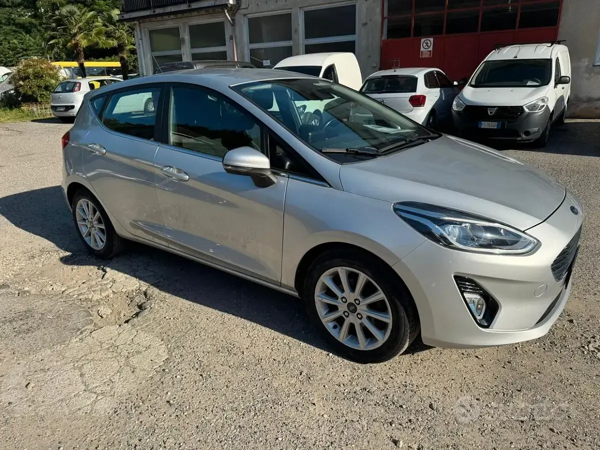 Usata Ford Fiesta Titanium 86 CV (63 kW) 2018 Grigio Utilitaria