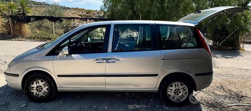 Grigio Usata 2005 Fiat Ulysse Monovolume | 1900 € (Ottimo prezzo) - Immagine 1/4
