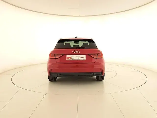 Usata Audi A1 Sportback Admired 95 CV (69 kW) 2024 Rosso progressivo metallizzato Utilitaria