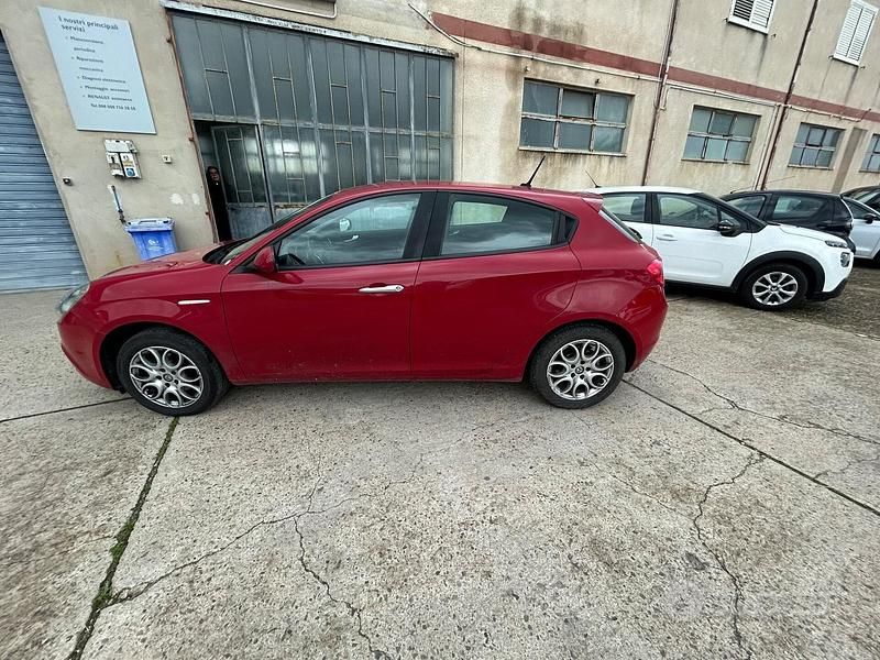 Usata Alfa Romeo Giulietta 120 CV (88 kW) 2019 Rosso Utilitaria