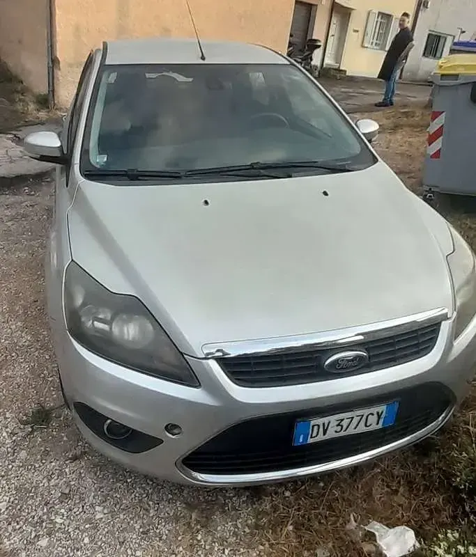 Usata Ford Focus Style 90 CV (66 kW) 2009 Argento Station wagon