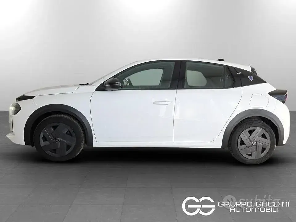 Usata Lancia Ypsilon 101 CV (74 kW) 2025 Bianco marmo Utilitaria