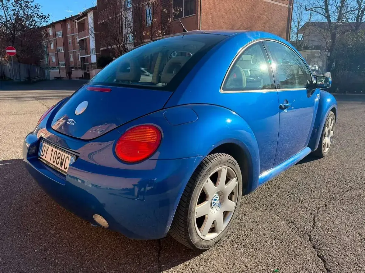 Usata VW New Beetle 90 CV (66 kW) 2002 Blu/azzurro Utilitaria