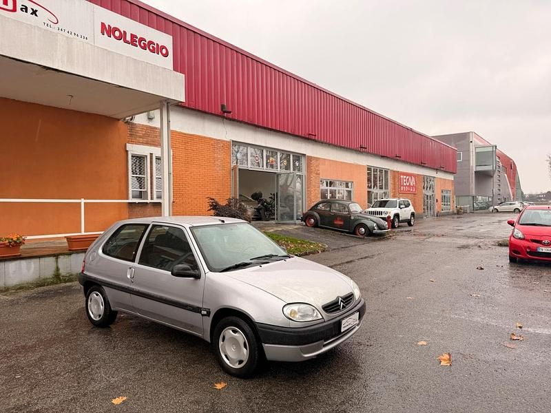 Argento Usata 2002 Citroën Saxo Due volumi | 1500 € (Buon prezzo) - Immagine 1/4