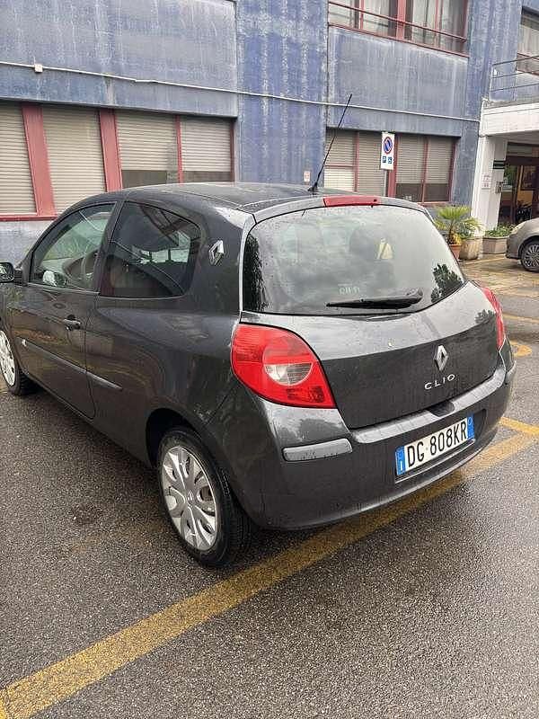 Usata Renault Clio II 75 CV (55 kW) 2007 Berlina