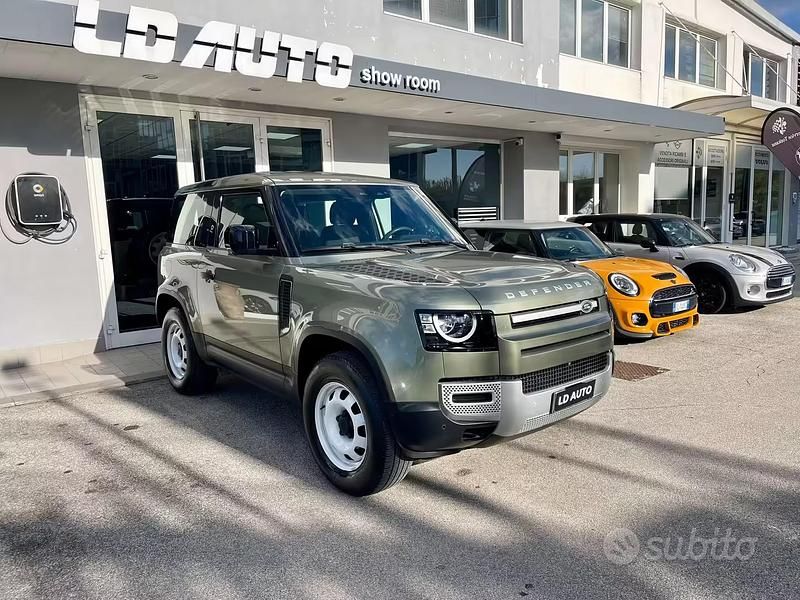 Usata Land Rover Defender HSE 200 CV (147 kW) 2021 Verde SUV