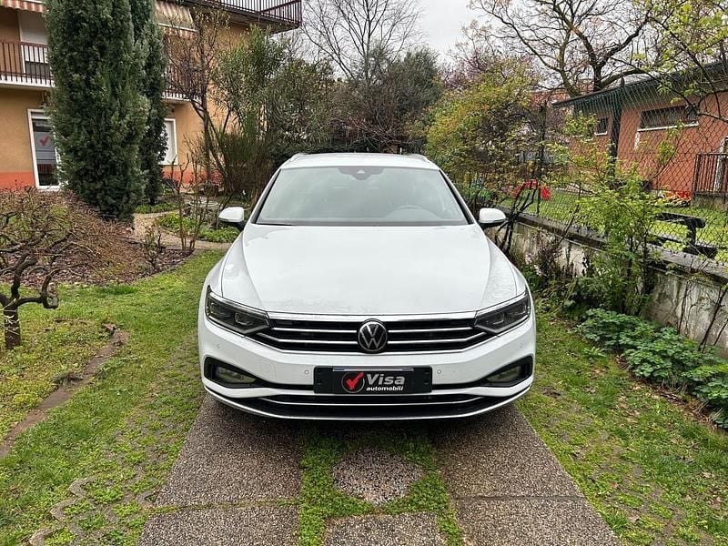 Usata VW Passat 199 CV (146 kW) 2024 Bianco Station wagon