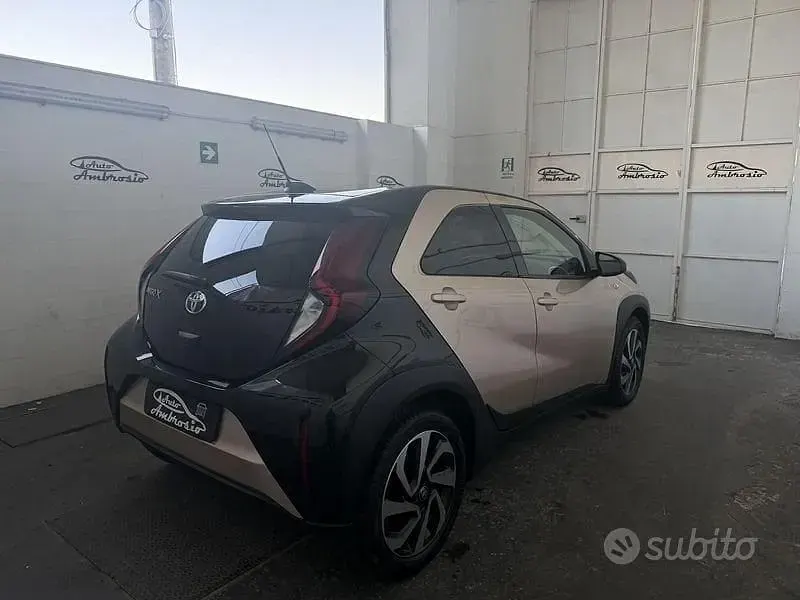 Usata Toyota Aygo X Lounge 72 CV (52 kW) 2023 Giallo SUV