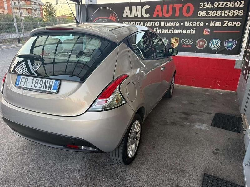 Usata Lancia Ypsilon Platinum 69 CV (50 kW) 2014 Oro Utilitaria