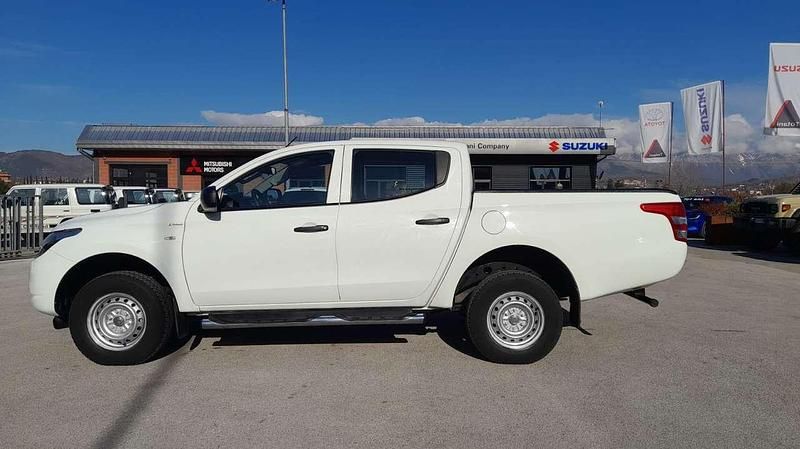 Usata Mitsubishi L200 Invite 154 CV (113 kW) 2015 Bianco Pick-up