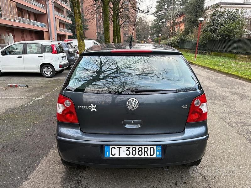 Usata VW Polo Sportline 75 CV (55 kW) 2006 Grigio Utilitaria