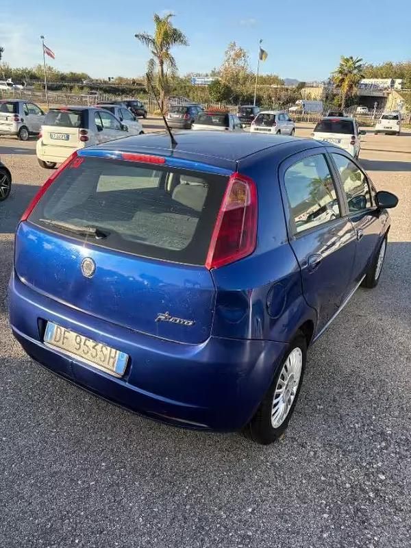 Usata Fiat Grande Punto Dynamic 90 CV (66 kW) 2007 Blu Utilitaria