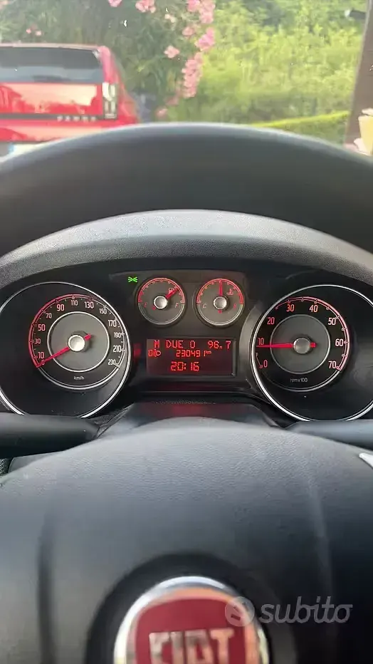 Usata Fiat Grande Punto 75 CV (55 kW) 2014 Bianco Utilitaria