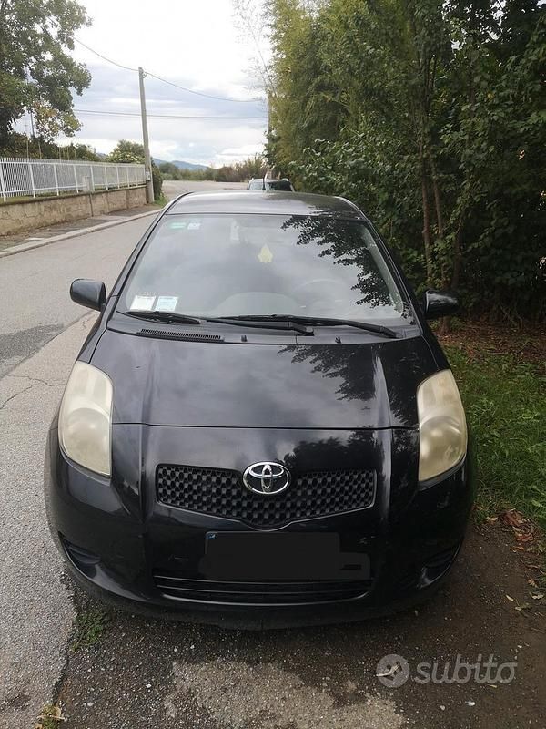Usata Toyota Yaris 69 CV (50 kW) 2008 Nero Utilitaria