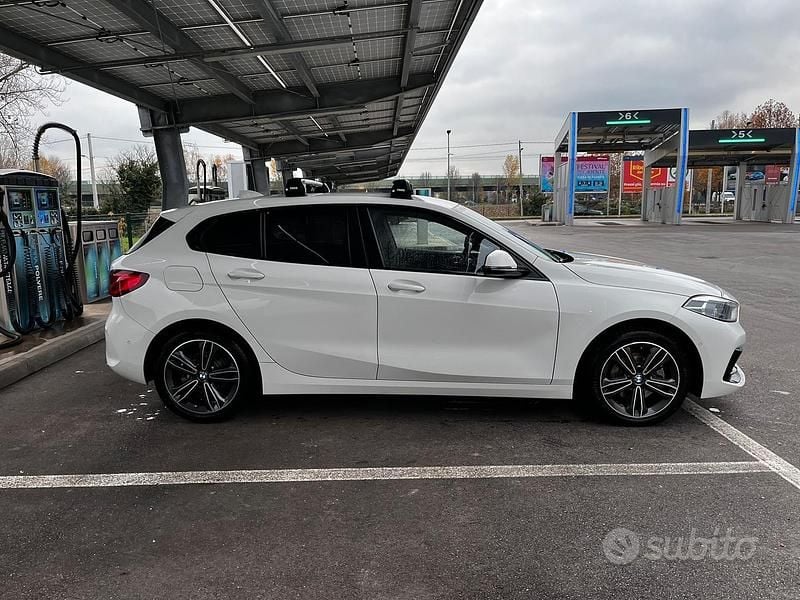 Usata BMW 118 Sport Line 140 CV (102 kW) 2020 Bianco Utilitaria
