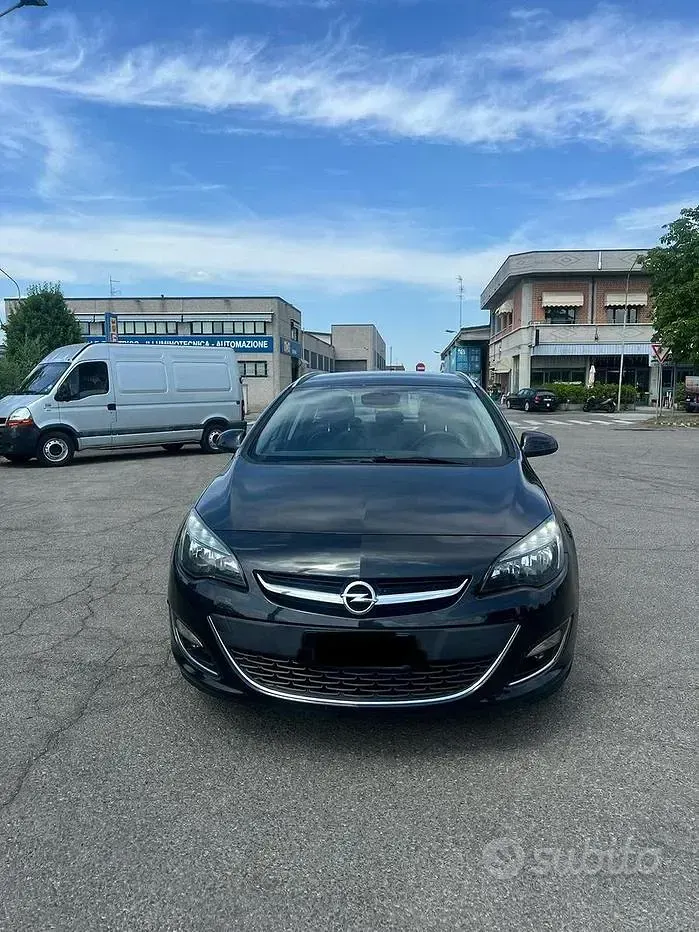Usata Opel Astra 82 CV (60 kW) 2014 Nero Station wagon