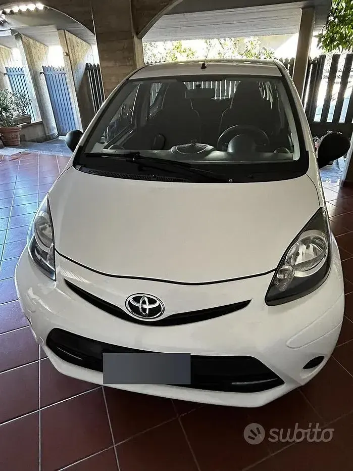 Usata Toyota Aygo Connect Style 68 CV (50 kW) 2014 Bianco Utilitaria