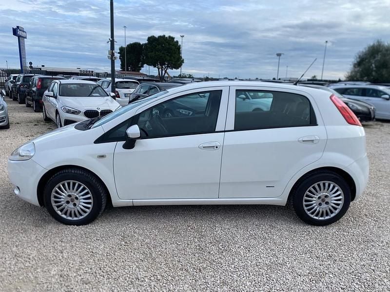 Usata Fiat Grande Punto Dynamic 65 CV (47 kW) 2008 Bianco Utilitaria