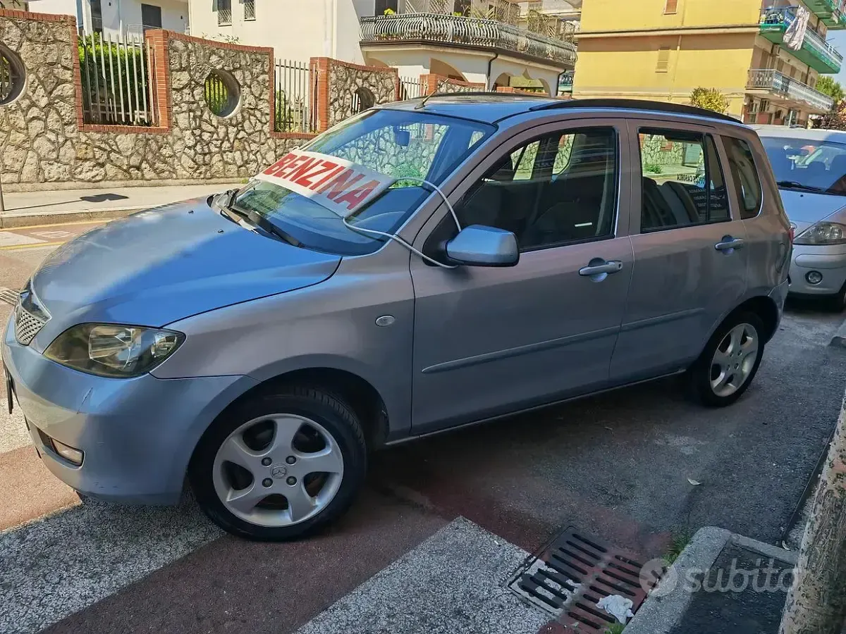 Usata Mazda 2 75 CV (55 kW) 2003 Grigio Utilitaria