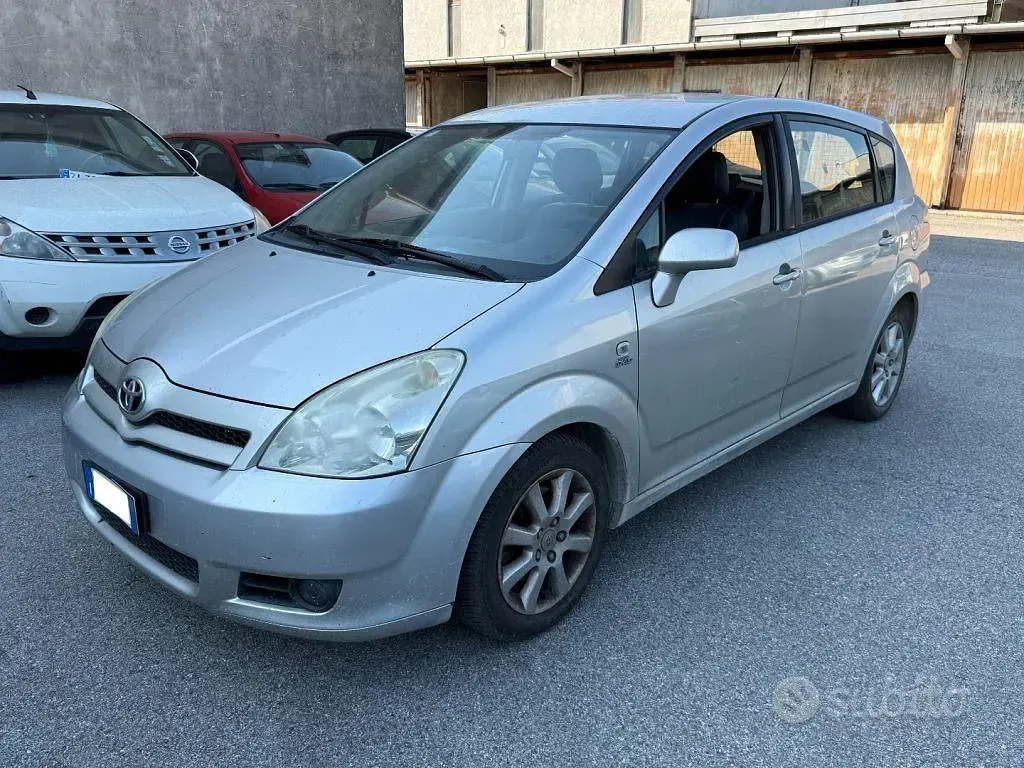 Usata Toyota Corolla Verso 116 CV (85 kW) 2005 Grigio Monovolume
