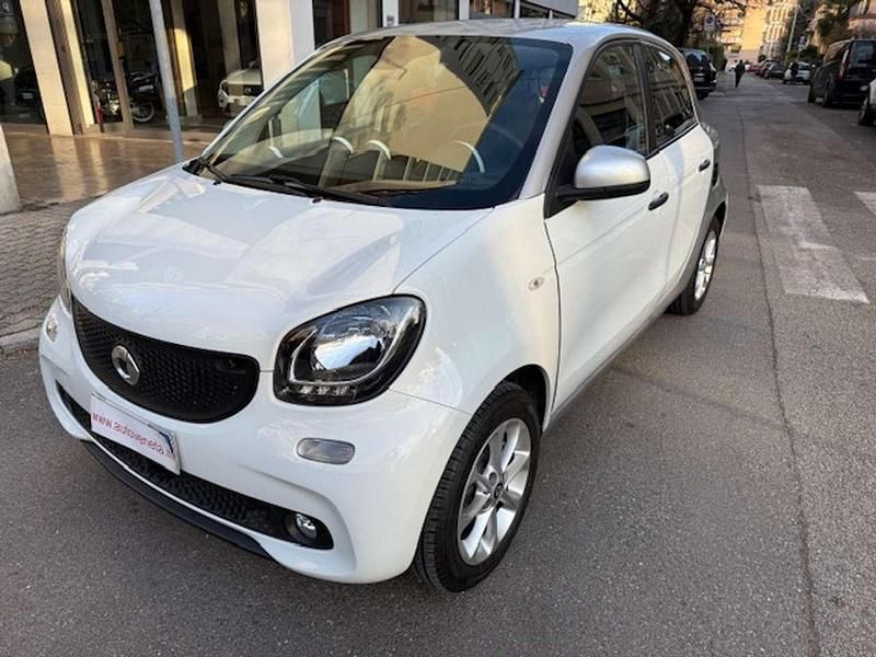 Usata Smart ForFour 71 CV (52 kW) 2017 Bianco Utilitaria