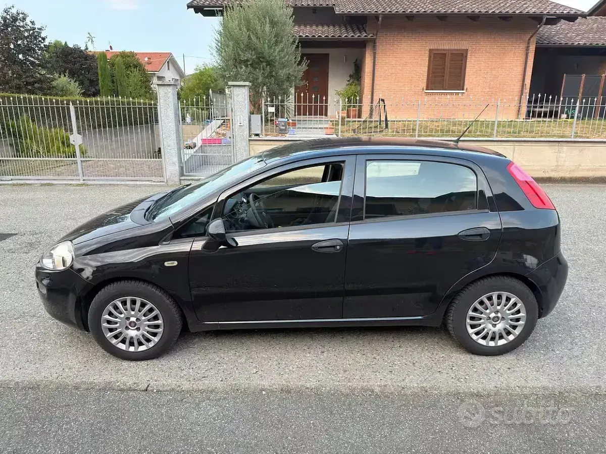 Usata Fiat Punto 95 CV (69 kW) 2017 Nero Utilitaria