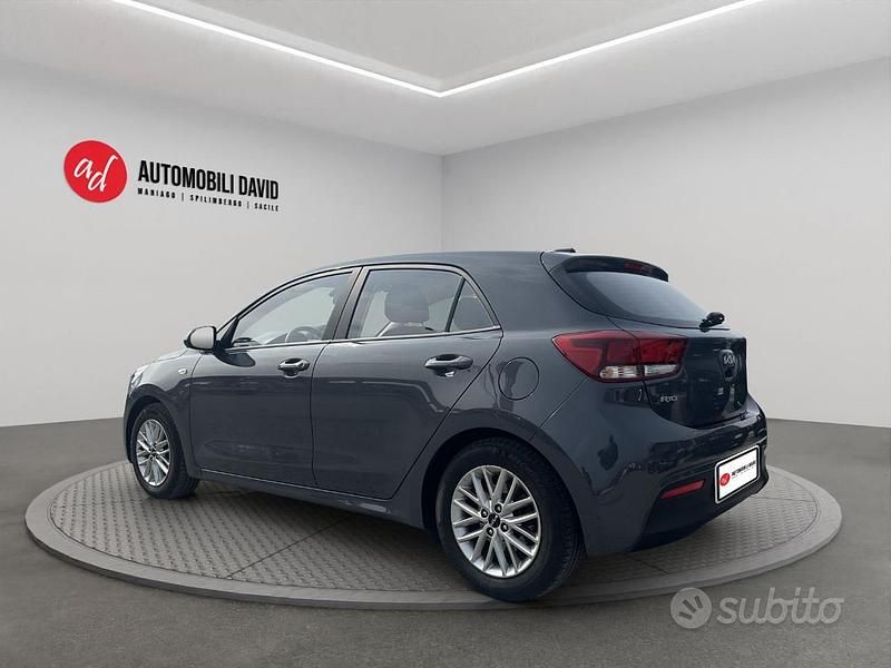 Usata Kia Rio Style 84 CV (61 kW) 2022 Grigio Berlina