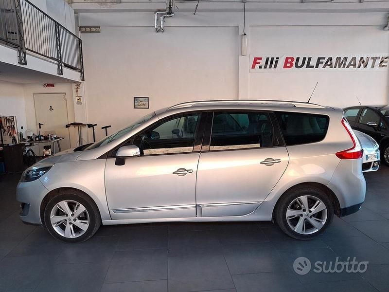 Usata Renault Scénic III 110 CV (80 kW) 2013 Argento Monovolume