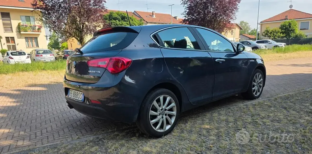 Usata Alfa Romeo Giulietta Super 120 CV (88 kW) 2016 Bluazzurro Utilitaria