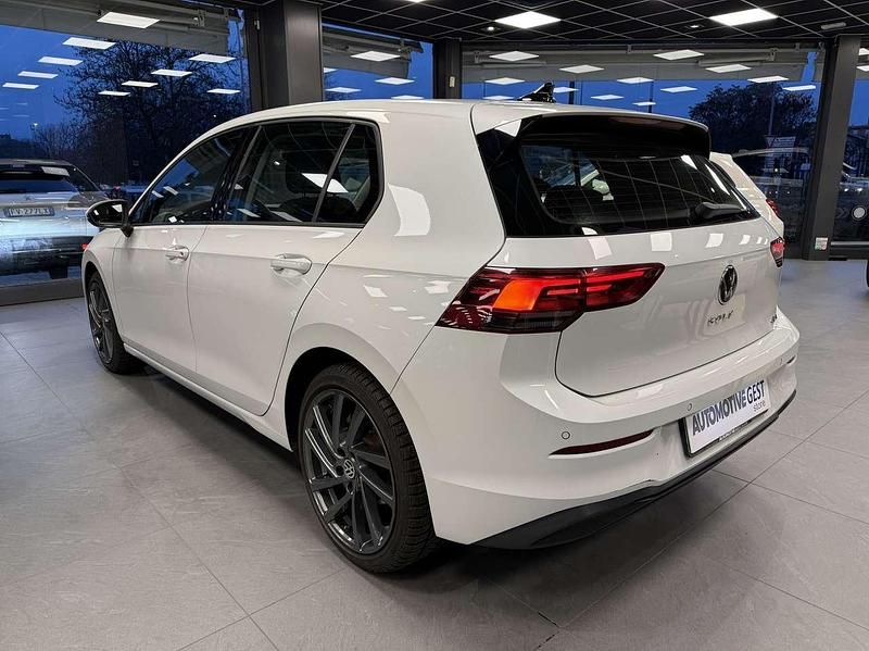 Usata VW Golf VIII Life 110 CV (80 kW) 2021 Bianco Berlina